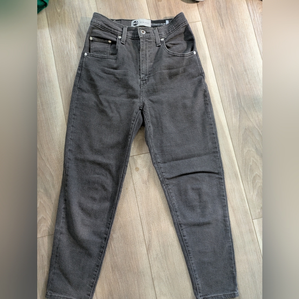 Levis Silver Tab Mom JeansSize 27